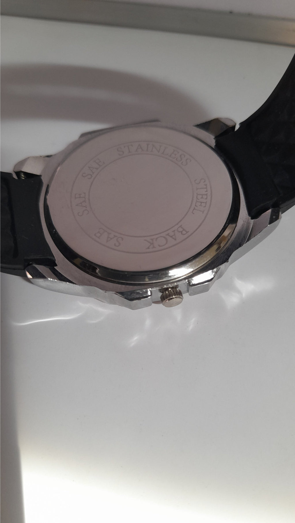 TOMI-Inspired Men’s Quartz Watch – Silver Case with Black Rubber Strap