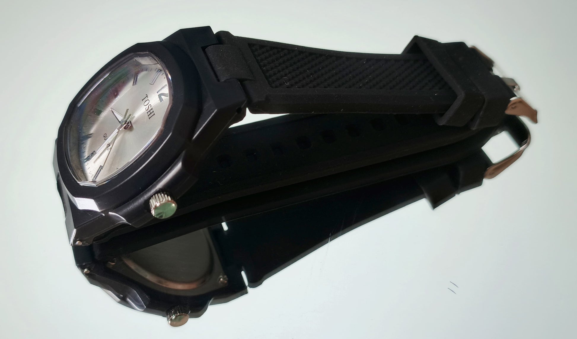 Toshi Analog Sports-Style Watch – Classic Dial with Durable Rubber Strap