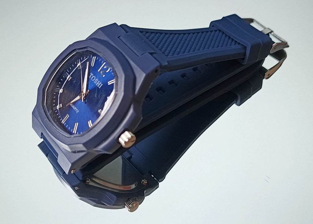 Toshi Analog Sports-Style Watch – Classic Dial with Durable Rubber Strap
