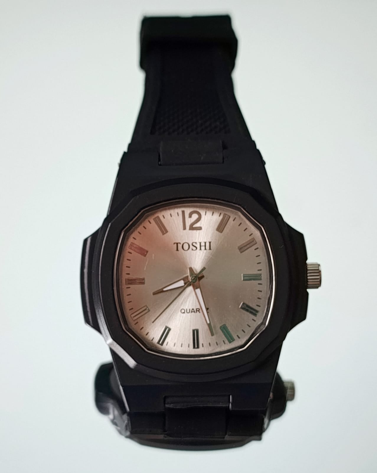 Toshi Analog Sports-Style Watch – Classic Dial with Durable Rubber Strap