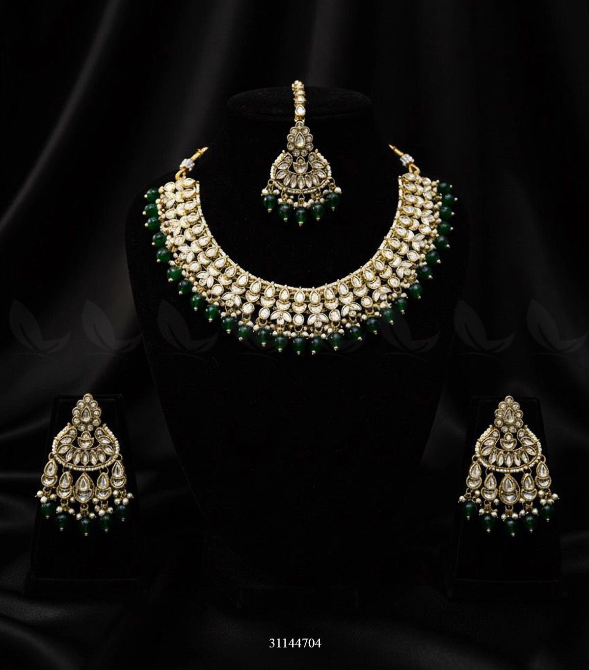 Eminet Braod Gilded Necklace Set - Image 3